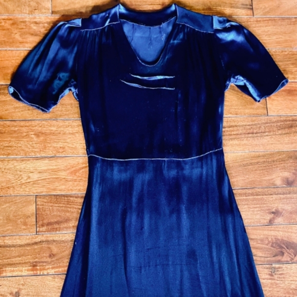 Vintage 1940s charmeuse satin vixen dress - Picture 6 of 7